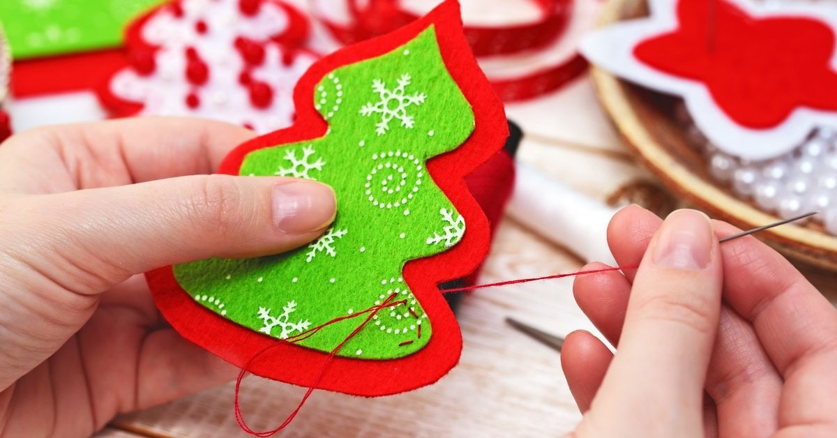 8 Festive Christmas Crafts for Kids to Put them in Holiday Spirit