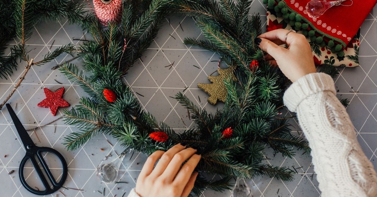 6 Steps to Make a Beautiful Christmas Wreath for Your Front Door