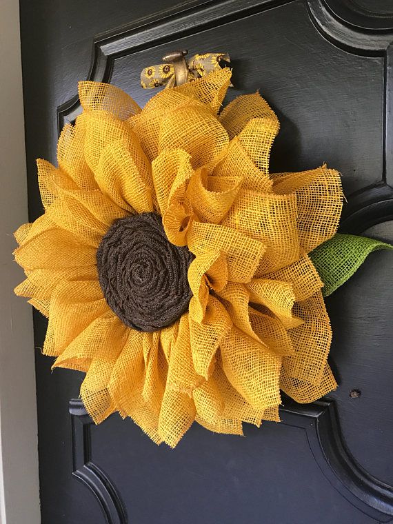 How to Make a Pretty Sunflower Decoration with Burlap?