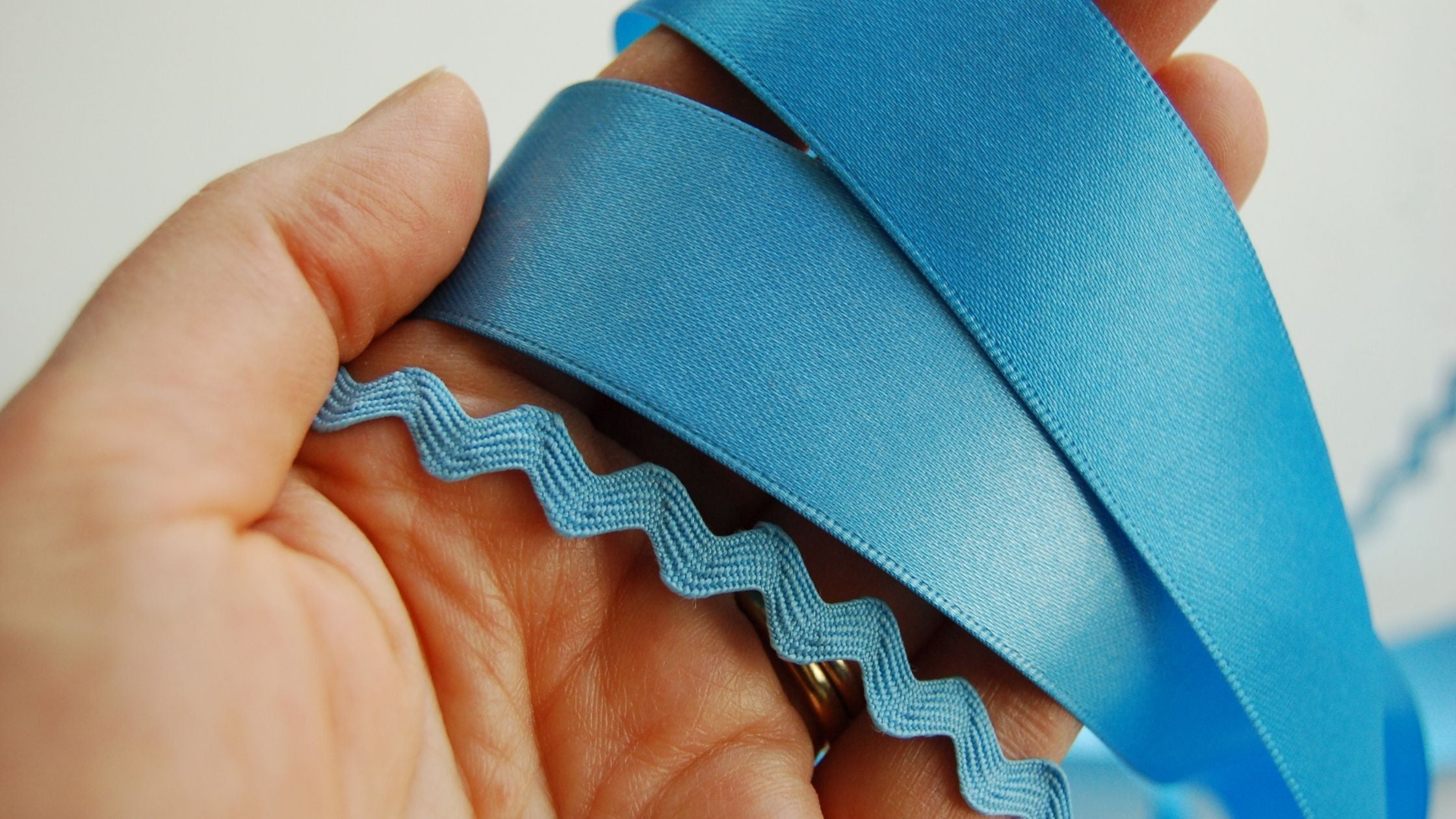 9 Simple and Easy Steps to Make Pretty Ric Rac Rosette Flowers