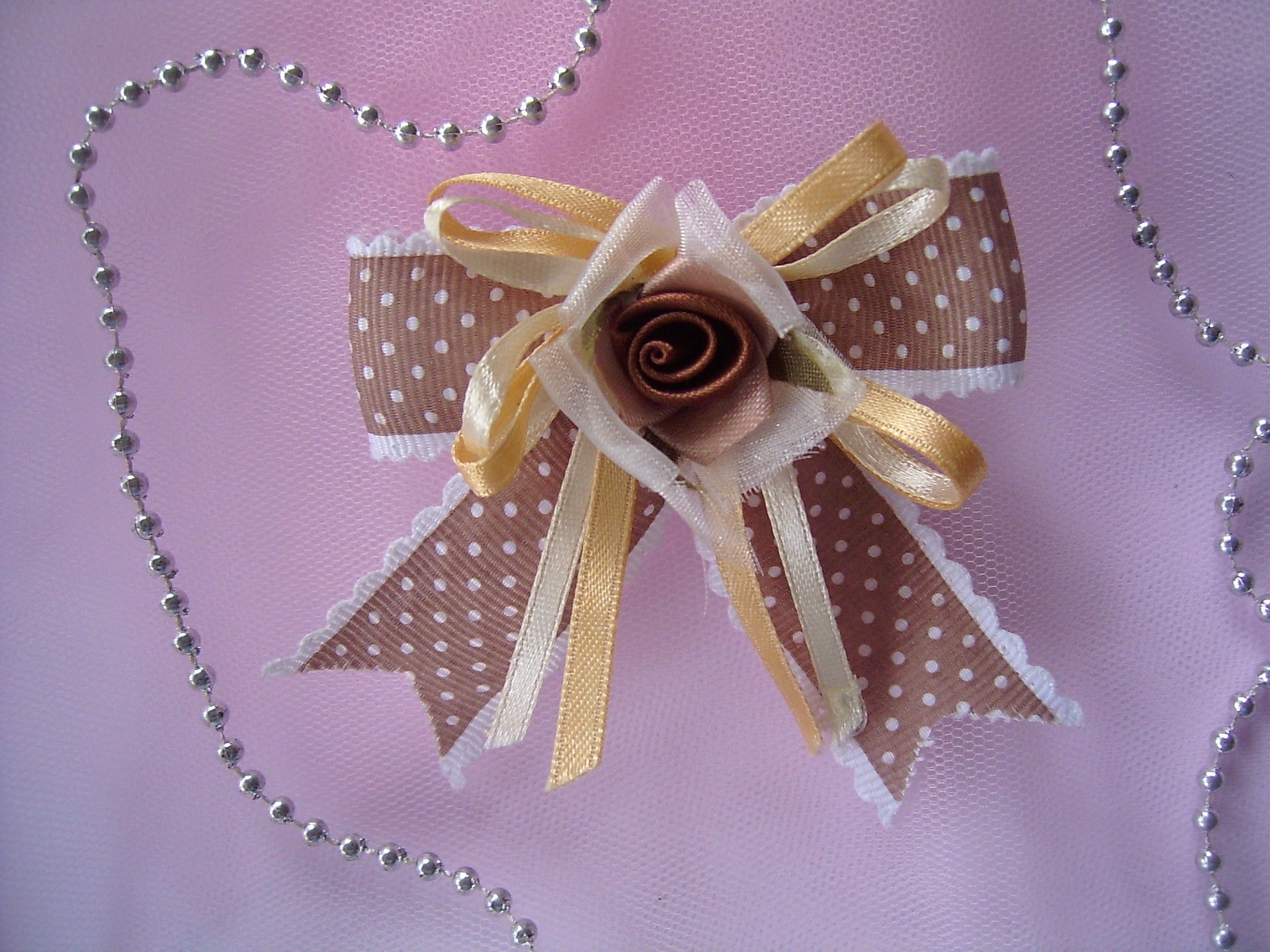 5 Pretty DIY Ribbon Hair Bows to Flaunt Your Princess-like Outfits