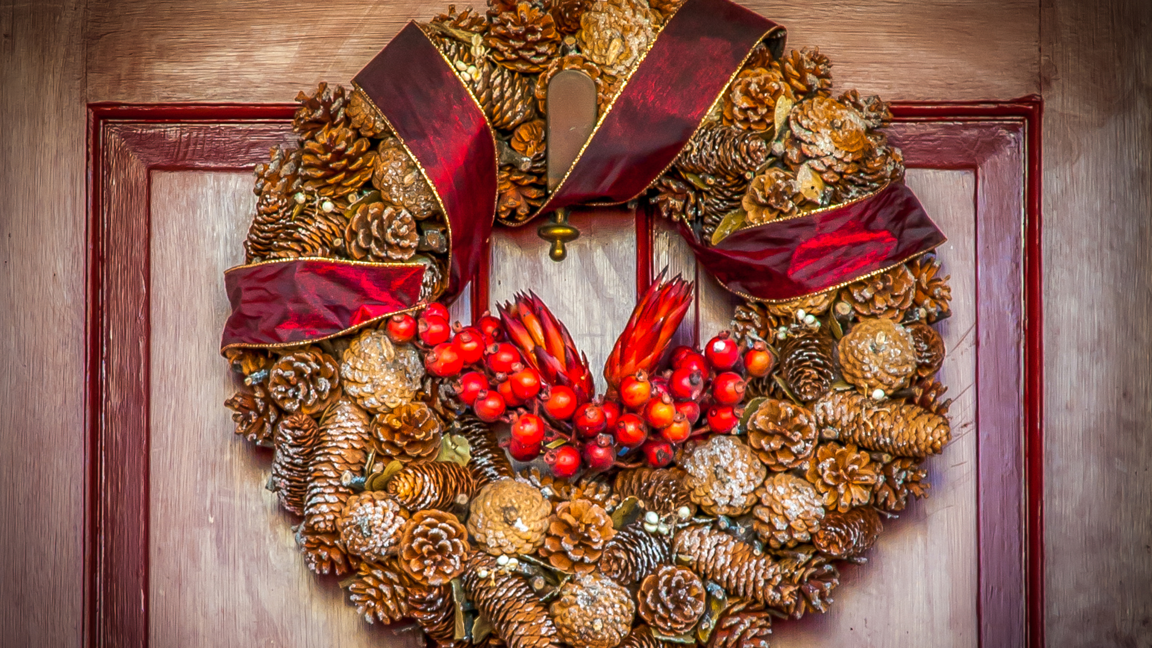 4 Stunning Wreath Ideas to Make a Statement to Your Front Door